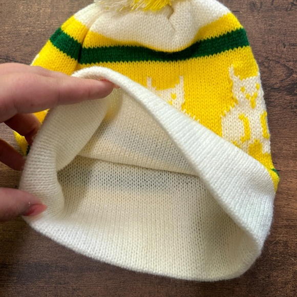 Vintage Owl Knit Pom Beanie – 1970s/1980s Canadian Winter Hat - Picture 2 of 3